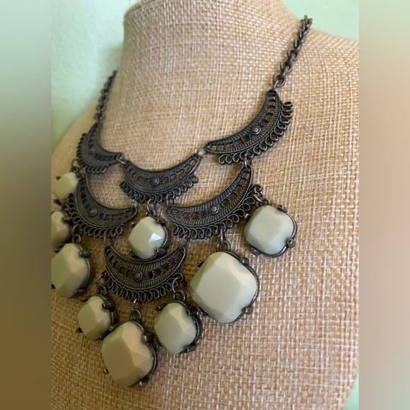 Elegant Cream and Silver Statement Necklace - Picture 4 of 5